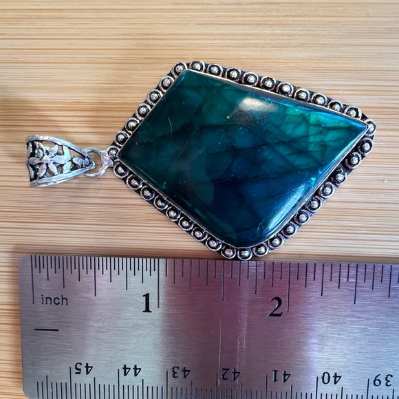 Green Labradorite Silver Pendant - Picture 9 of 9